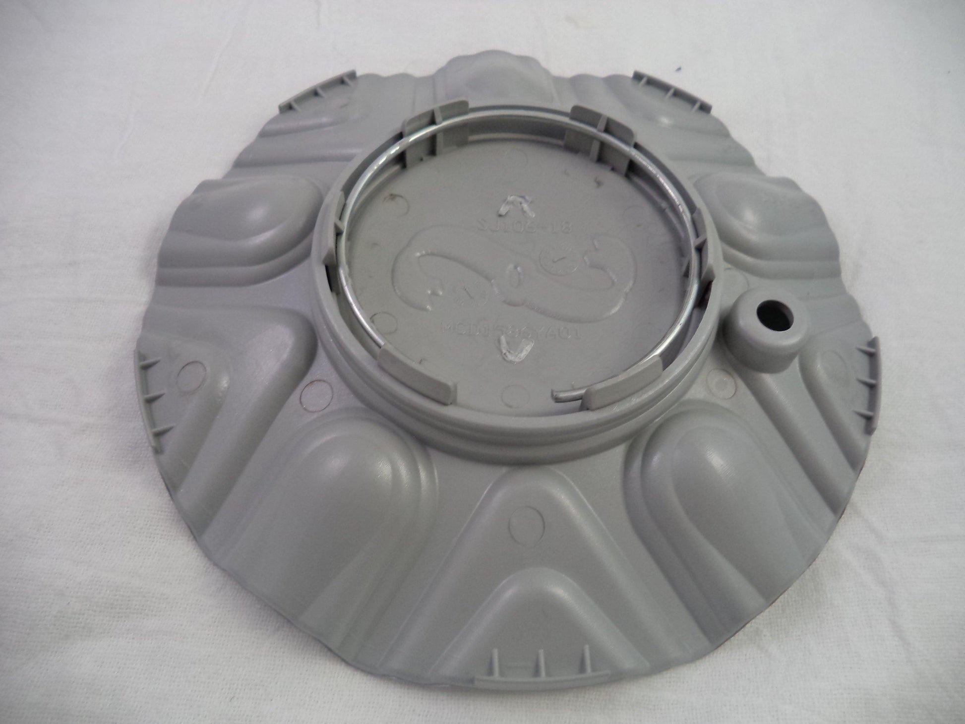 SSC / Sears Silver Custom Wheel Center Cap Caps # MCD1586YA01 / SJ106-18 (1 CAP)