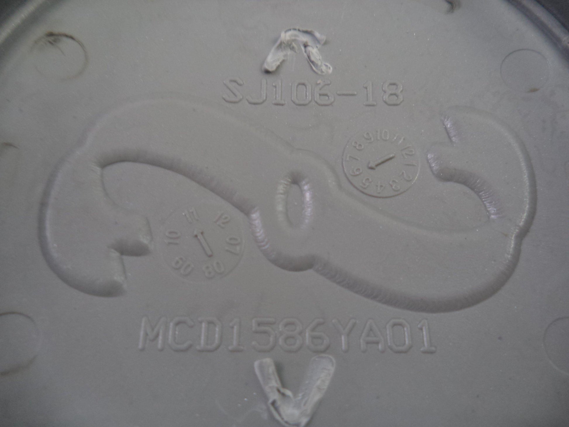 SSC / Sears Silver Custom Wheel Center Cap Caps # MCD1586YA01 / SJ106-18 (1 CAP)